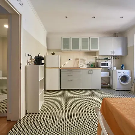 Aesthetic Riverview In Historical Apartment