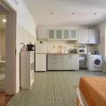 Aesthetic Riverview In Historical Apartman