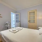 Aesthetic Riverview In Historical Apartman *